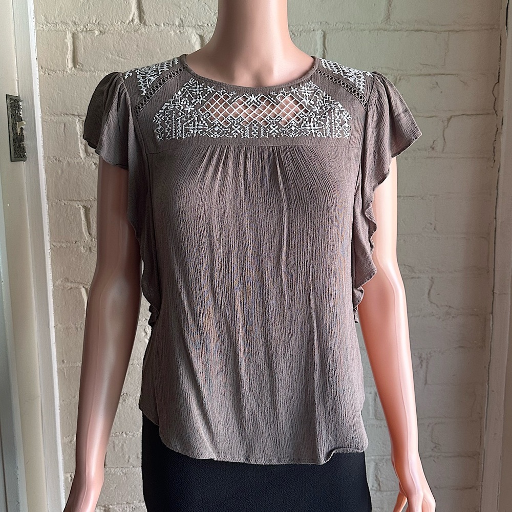 Xhilaration size small taupe and cream colored top